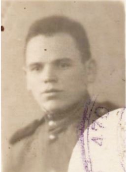И-Нет в России семьи такой, где б не памятен был свой герой...